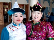 Алина Степанова и Арюхен Цыдыпова приготовили на Сагаалган бурятские блюда